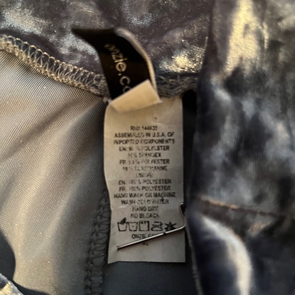 ONZIE Crushed Velvet Flare Leggings/Yoga Athleisure Pants- Size M/L (runs small) - Picture 9 of 11
